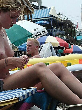 Amateurs on the beach - Photo 3