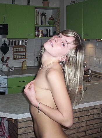 PikoTOP - Amateur Blong Girl Posing Naked - Photo 3