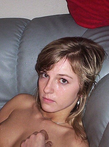 PikoTOP - Amateur Blong Girl Posing Naked - Photo 11