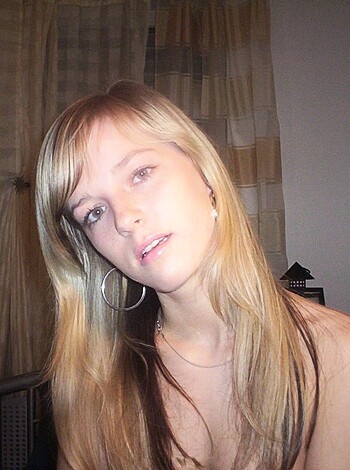 PikoTOP - Amateur Blong Girl Posing Naked - Photo 21