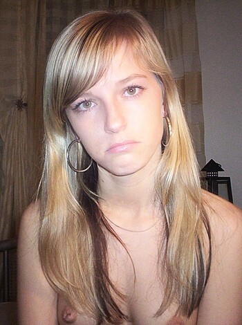 PikoTOP - Amateur Blong Girl Posing Naked - Photo 22