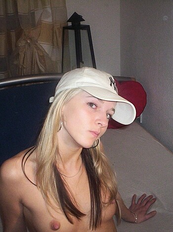 PikoTOP - Amateur Blong Girl Posing Naked - Photo 27