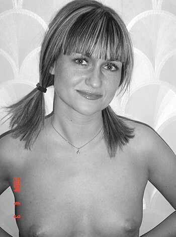 Nasty Girlfriend Showing Herself Naked - Photo 22