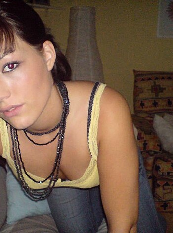 Shaved girlfriend with small tits - Photo 1