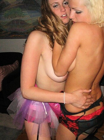 Drunk Chicks Getting Naked - Photo 13