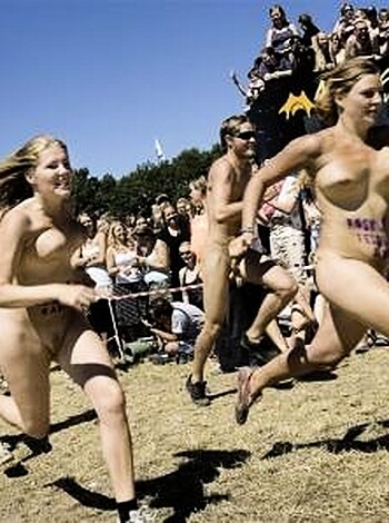 Roskilde naked run 2006  - Photo 39