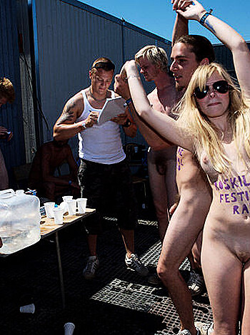 Roskilde naked run 2006  - Photo 32
