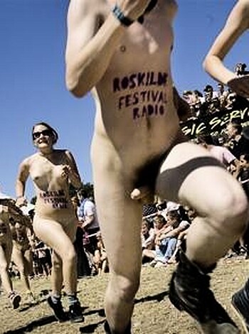 Roskilde naked run 2006  - Photo 41