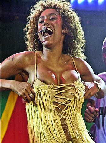 celeb oops.. upskirt, downblouse, nips and more - Photo 3