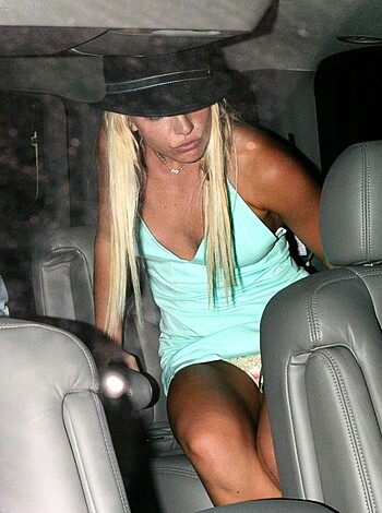 celeb oops.. upskirt, downblouse, nips and more - Photo 27