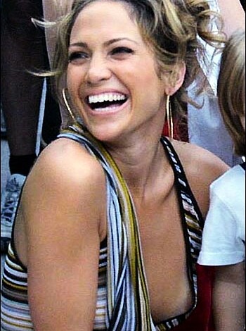 celeb oops.. upskirt, downblouse, nips and more - Photo 35