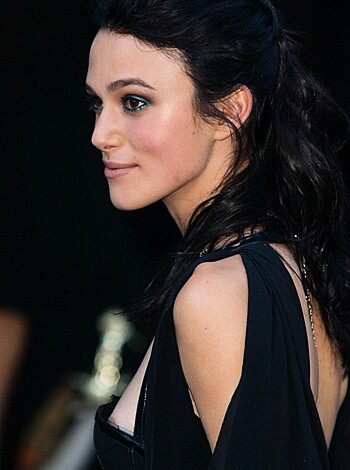 celeb oops.. upskirt, downblouse, nips and more - Photo 40