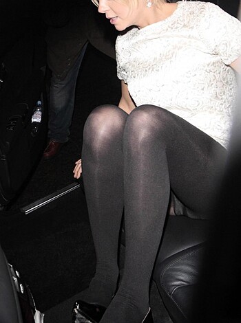 celeb oops.. upskirt, downblouse, nips and more - Photo 51