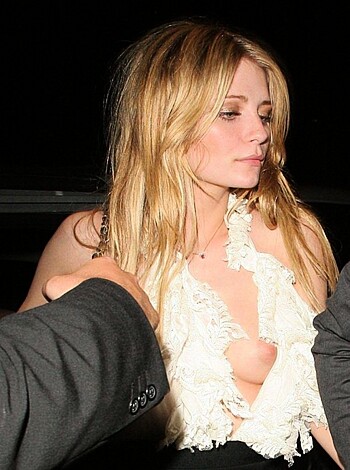 celeb oops.. upskirt, downblouse, nips and more - Photo 65