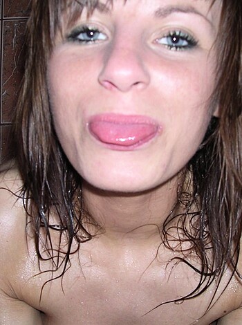 Beauty girlfriend with her boy in bathtube - Photo 25