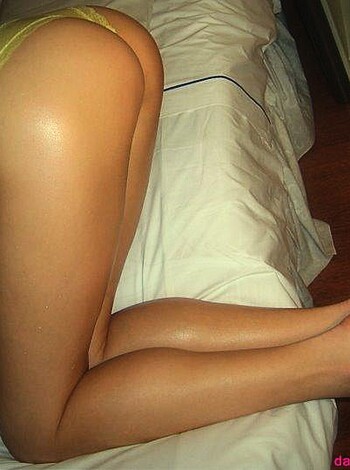 Amateur Girlfriend showing perfect ass at home - Photo 39
