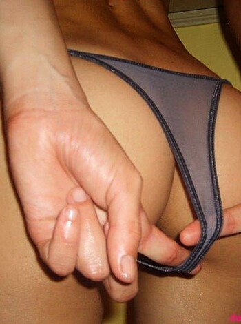 Amateur Girlfriend showing perfect ass at home - Photo 40