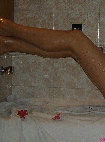 Amateur Girlfriend showing perfect ass at home - Photo 58