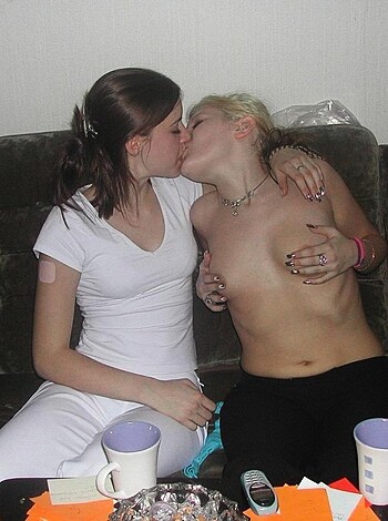 Kissing girls  - Photo 14