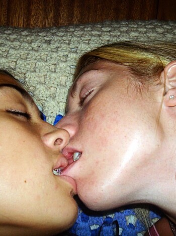 Kissing girls  - Photo 17