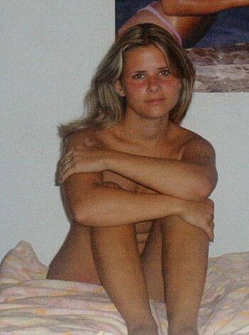 Blonde and Hot - Photo 10