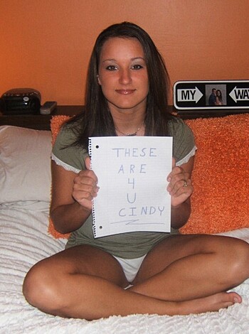 Sexy Wife Cindy Showing Everything  - Photo 30