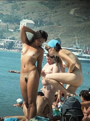 My Girlfriend Loves the Nude Beach - Photo 7