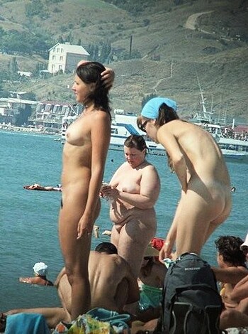 My Girlfriend Loves the Nude Beach - Photo 6