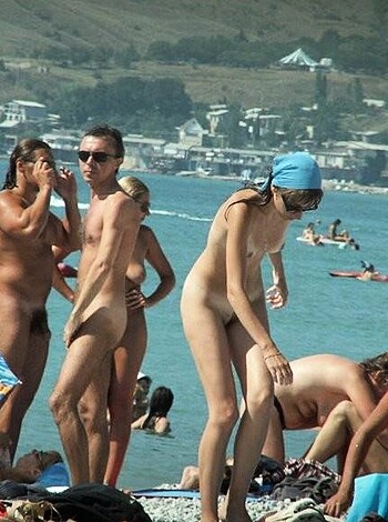 My Girlfriend Loves the Nude Beach - Photo 13