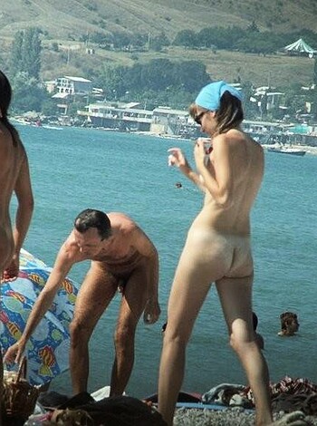My Girlfriend Loves the Nude Beach - Photo 10