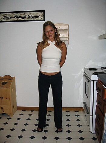 Blonde girlsexing up her bf  - Photo 2