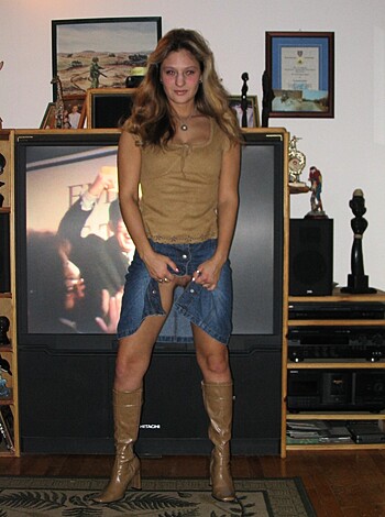 Blonde girlsexing up her bf  - Photo 3