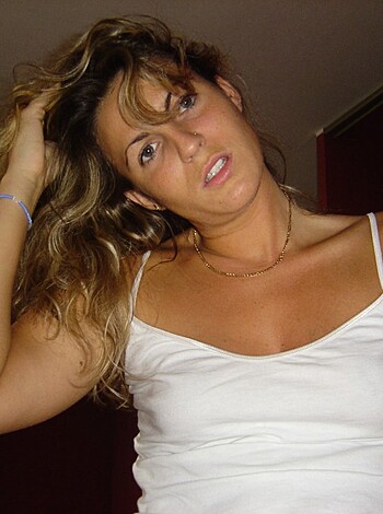 Young wife - Photo 2