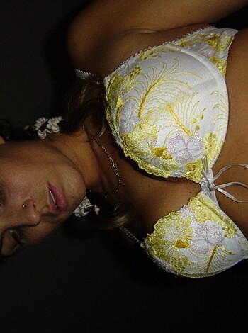 Young wife - Photo 4