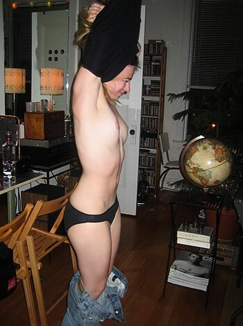 Topless girlfriend - Photo 6