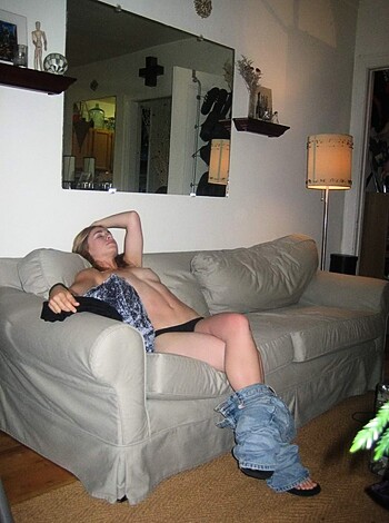 Topless girlfriend - Photo 13