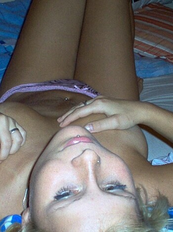 Sexy blond girlfriend Suzy  - Photo 11