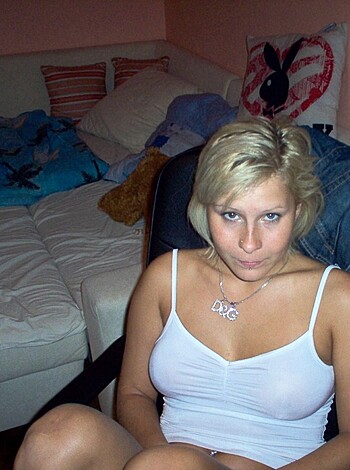 Sexy blond girlfriend Suzy  - Photo 16