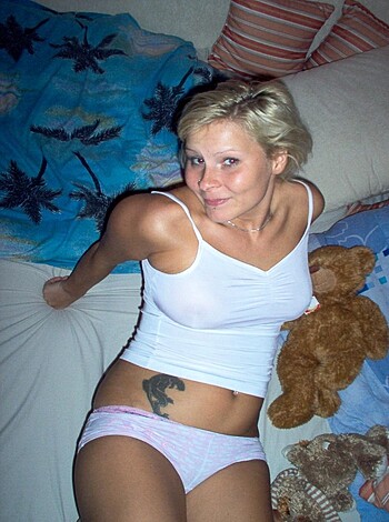Sexy blond girlfriend Suzy  - Photo 24