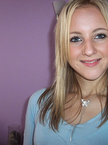 Blond young girlfriend Jennie  - Photo 1
