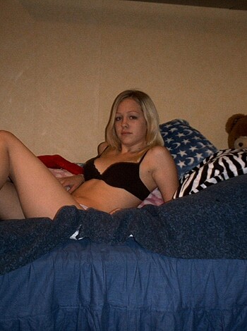 Blond young girlfriend Jennie  - Photo 16