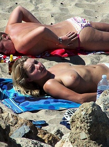 on the beach  - Photo 15