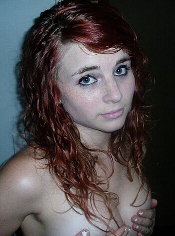 A SWEET REDHEAD AMATEUR TEEN  - Photo 10