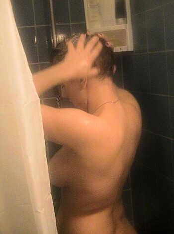 A HOT BLOND AMATEUR GIRL - Photo 19