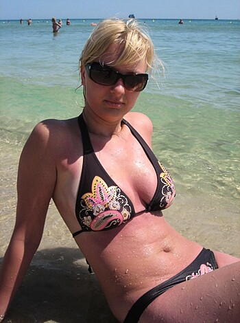 VOYEUR ON THE BEACH - Photo 31