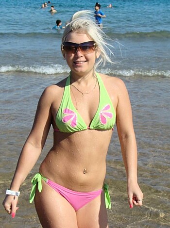 VOYEUR ON THE BEACH - Photo 32