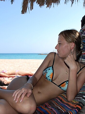 VOYEUR ON THE BEACH - Photo 88