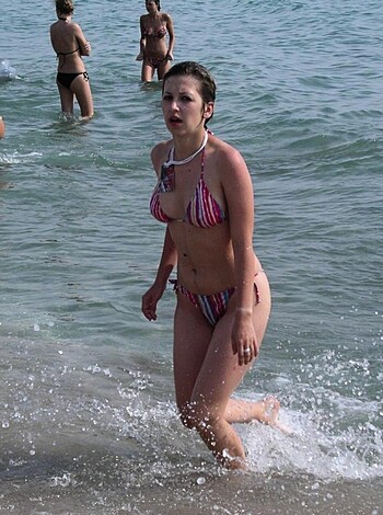 VOYEUR ON THE BEACH - Photo 117