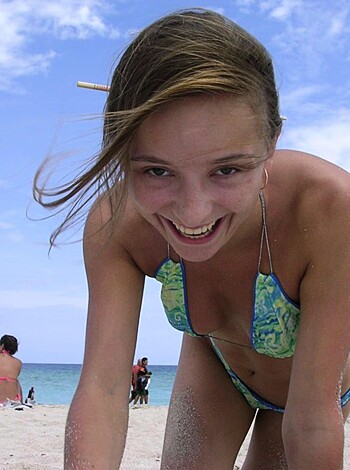 VOYEUR ON THE BEACH - Photo 119