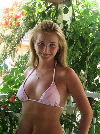 VOYEUR ON THE BEACH - Photo 123